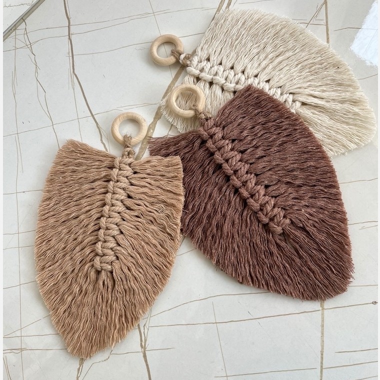 آویز برگ مکرومه تکی