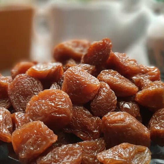 الو بخارا گوشتی افتابی طبیعی ملس تازه ارمغان الوند 1000 گرمی