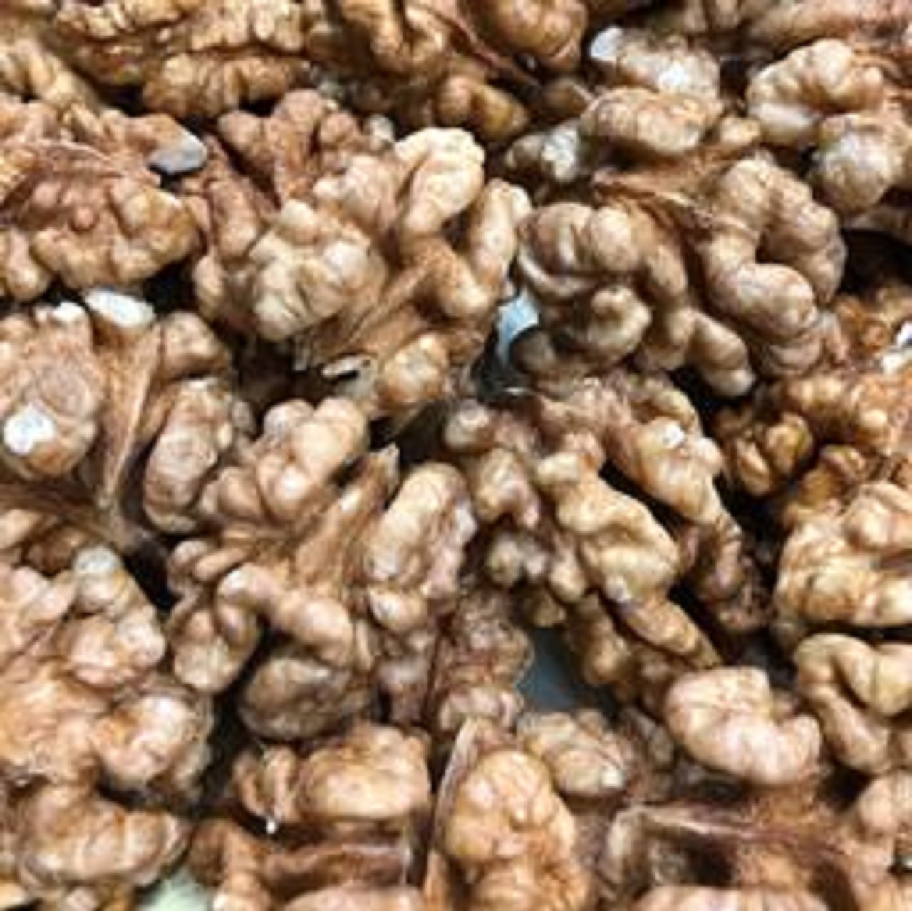 مغز گردو درشت آذربایجان 250گرم (کرم رنگ قهوه ای)