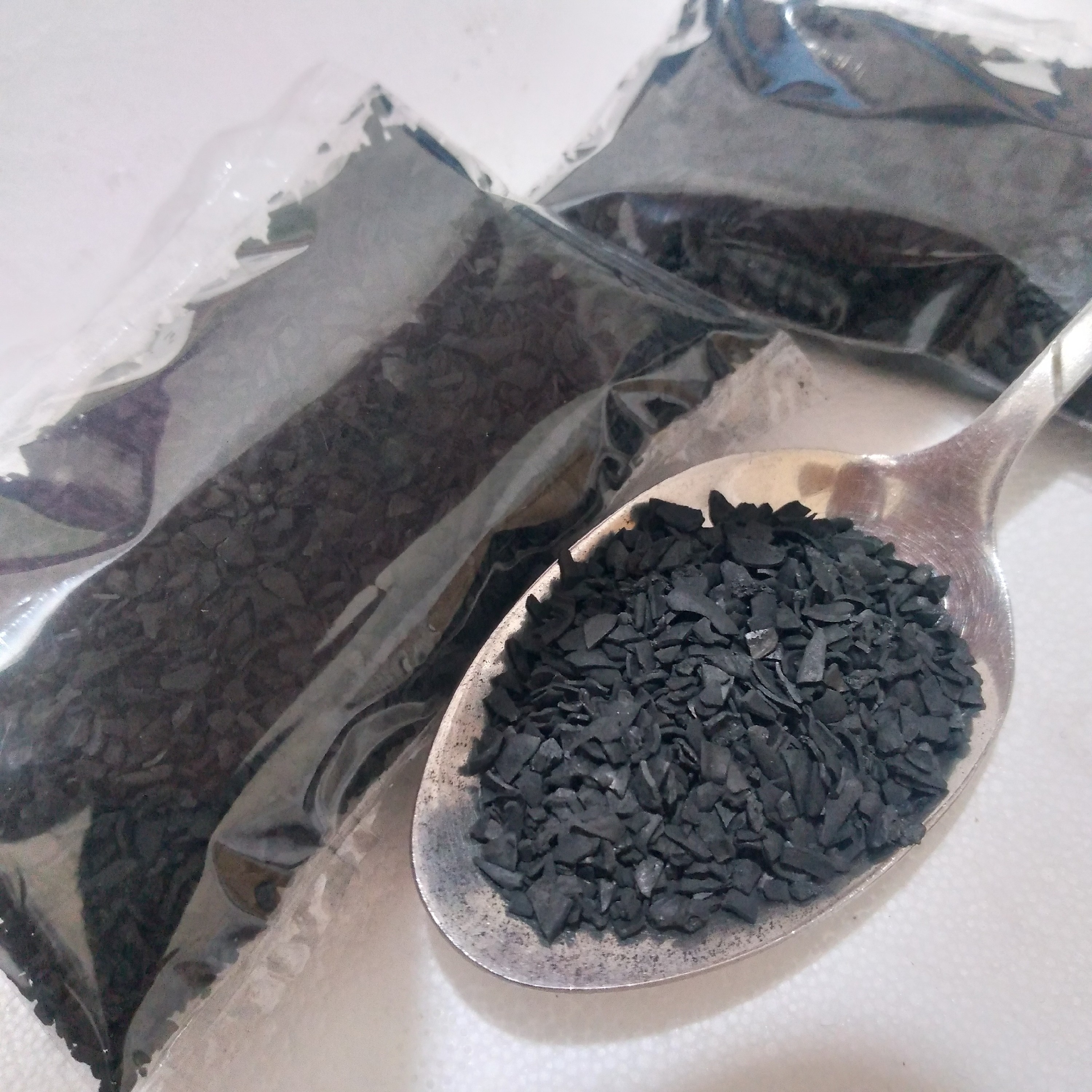 زغال اکتیو پرندگان زینتی ( بسته 20 گرمی)