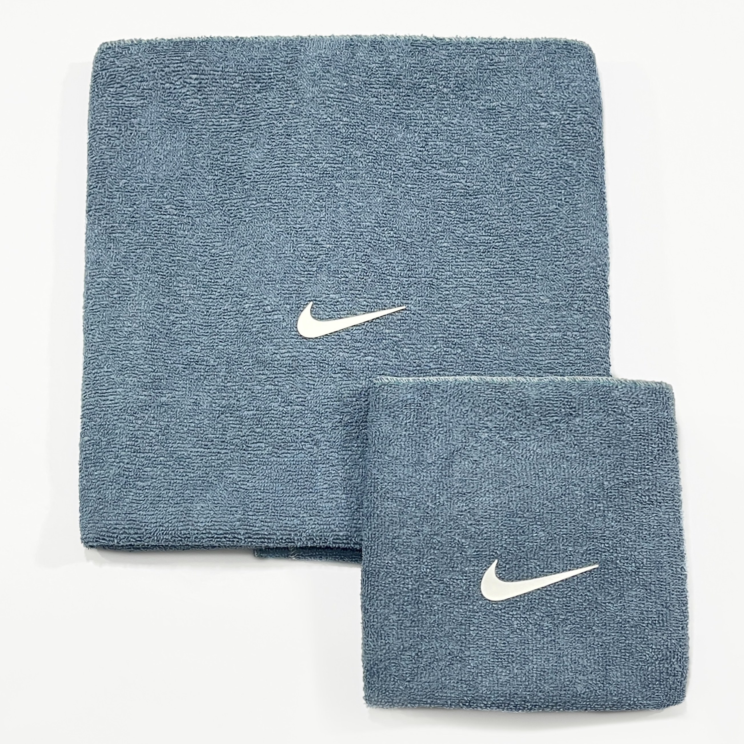 حوله و زیر انداز دو تکه ورزشی Nike