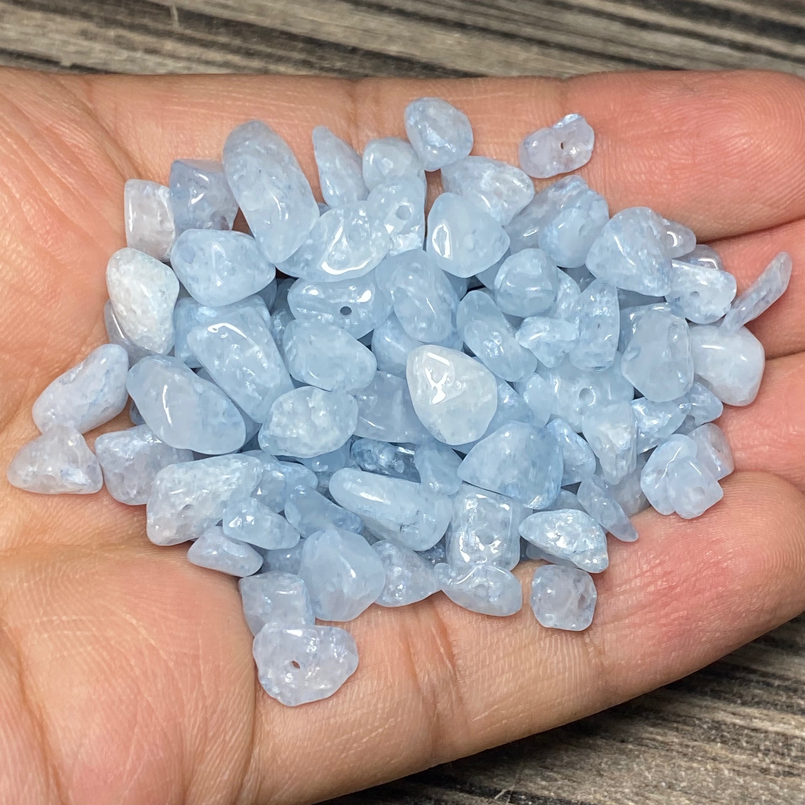 مهره سنگ آکوامارین دفرمه(چیپسی) بسیار خوش رنگ