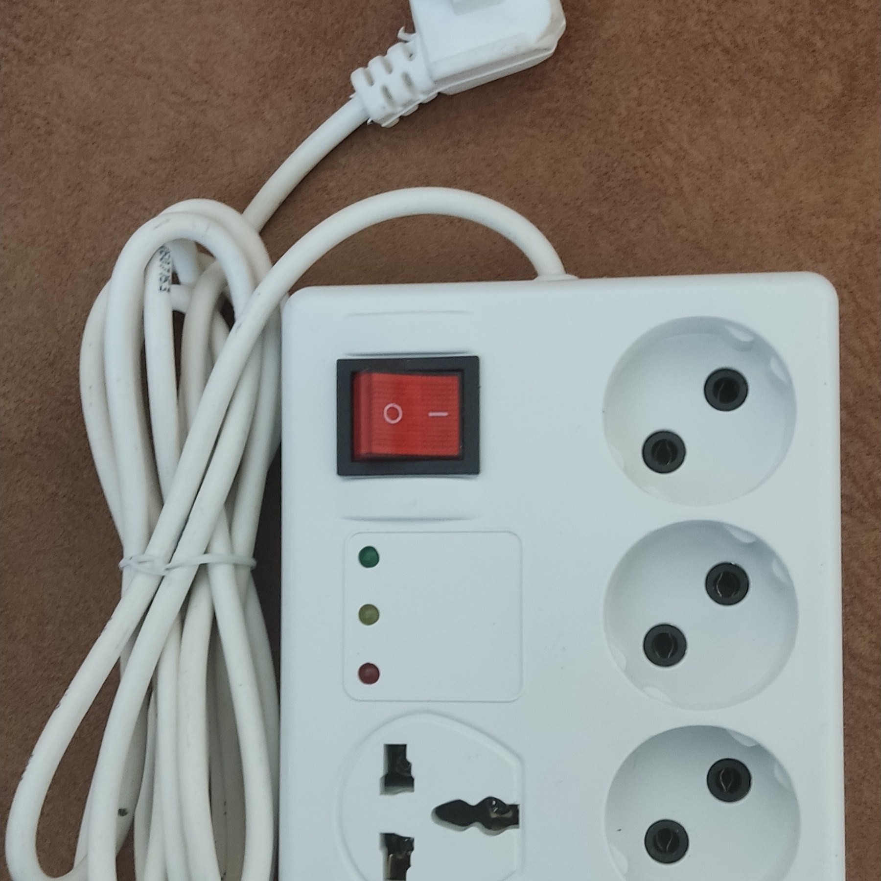 محافظ برق دیجیتال سیم دار 4 خانه 16 آمپر