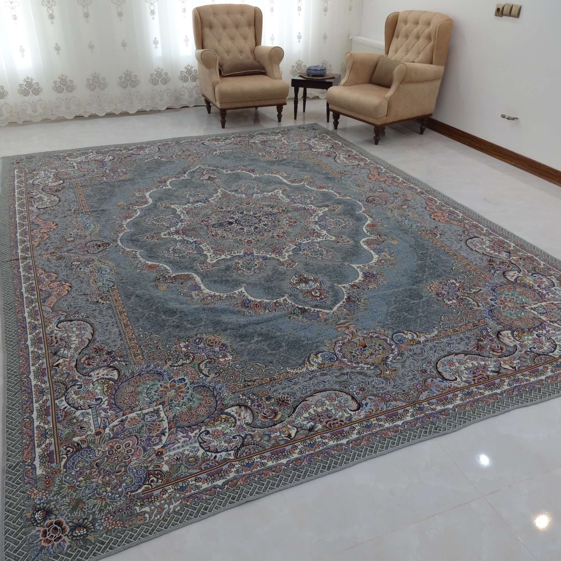 روفرشی 6 متری مخمل زرک دار یا براق - ضخامت متوسط طرح دیبا رنگ طوسی برند وکیل بافت یزد کد نیلوفر 005 - روفرشی 6متری