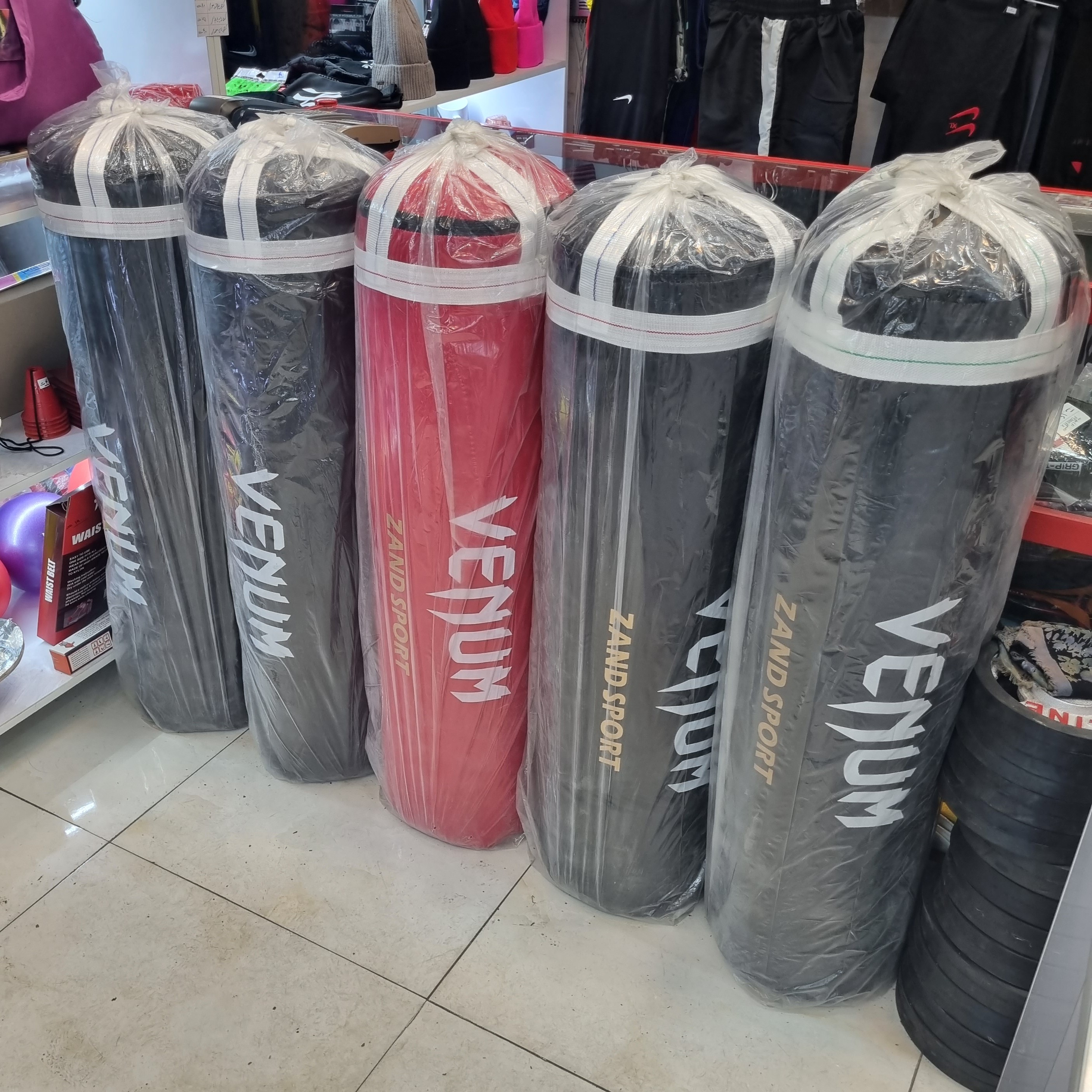 کیسه بوکس 1 متری VENUM