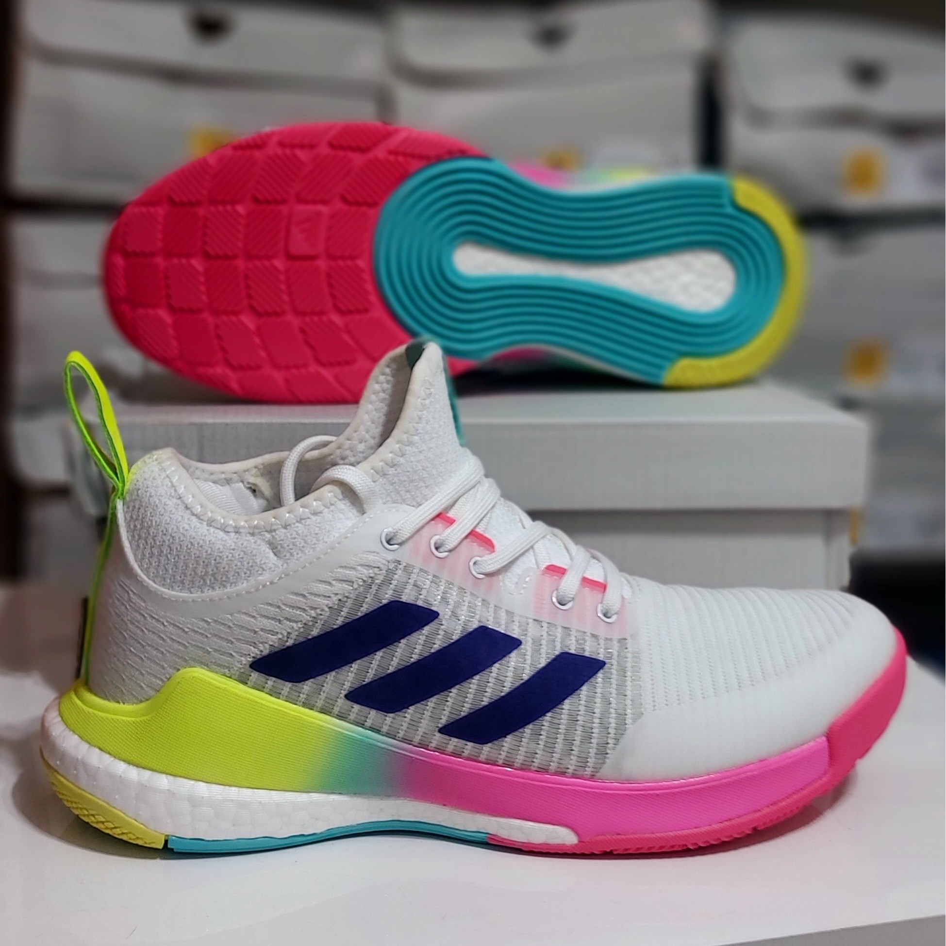 کفش والیبال بسکتبال هندبال آدیداس کریزی فلایت adidas crazy flight mid