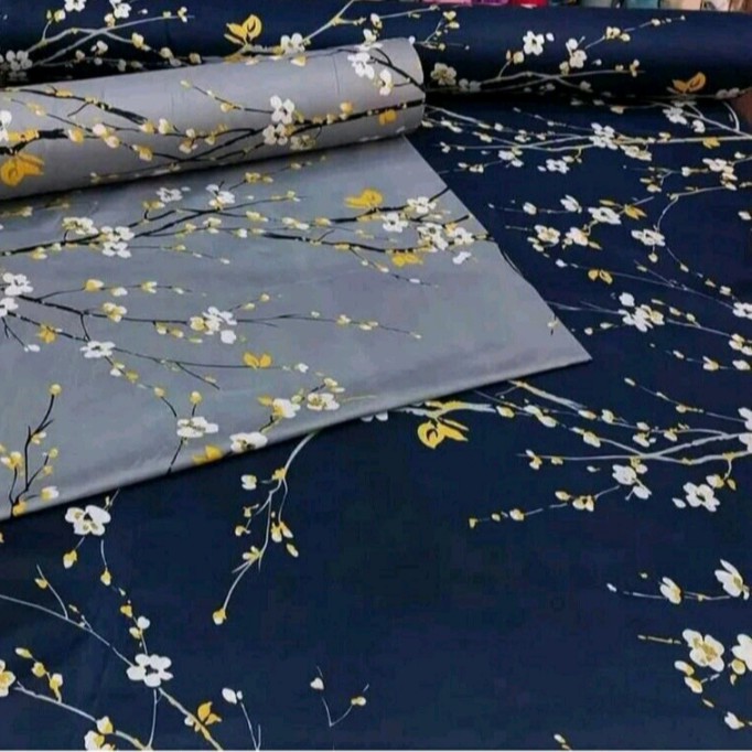 پارچه روتختی ملحفه ای عرض دو و چهل سانت روبالشی زرد شکوفه زمینه سرمه ای ملافه ای رو تشکی