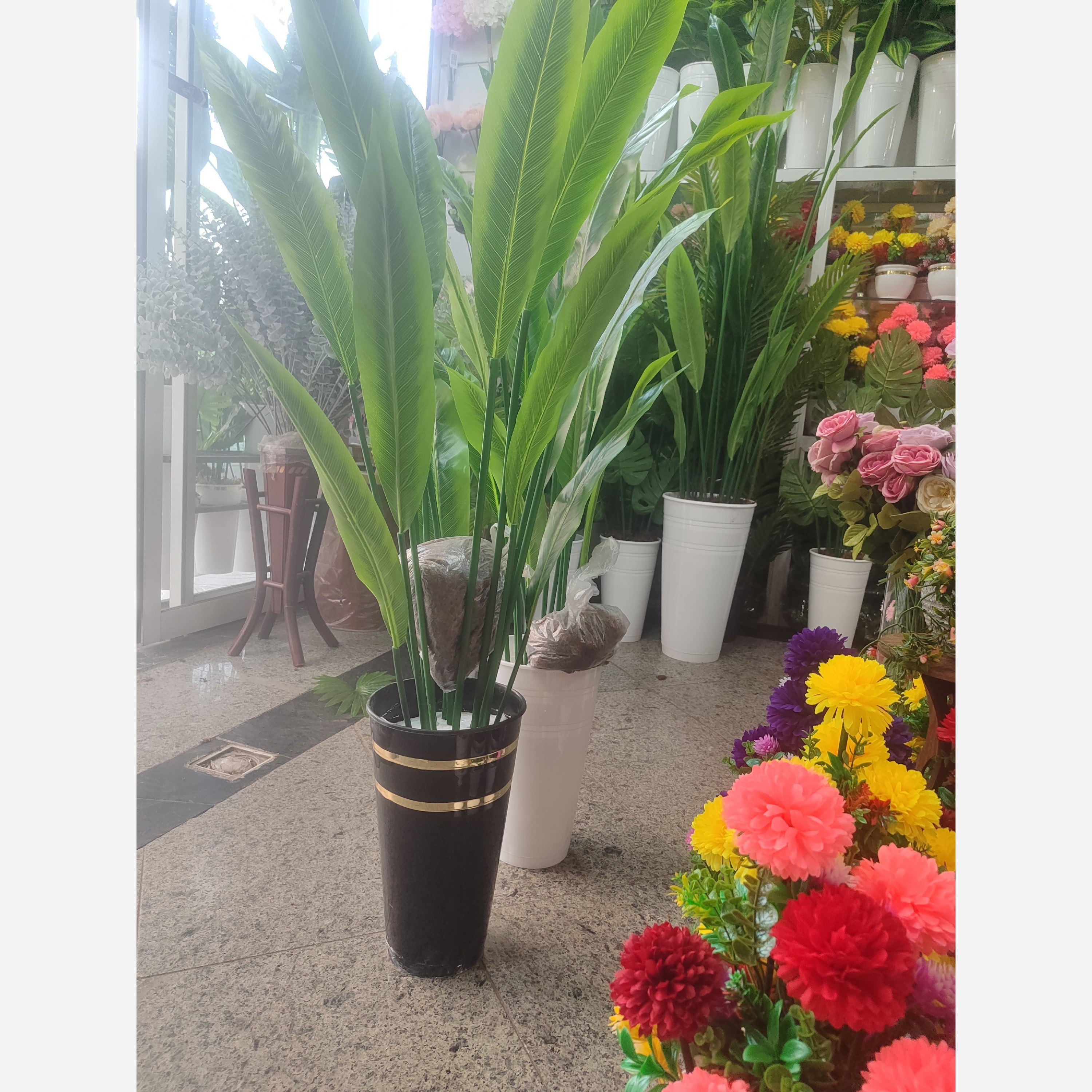 گل مصنوعی بزرگ و درختچه مصنوعی پرنده بهشتی ،ارتفاع 135 تعداد برگ 12 لمسی وارداتی قابل شستشو مشابه اصلی(همراه با گلدان )