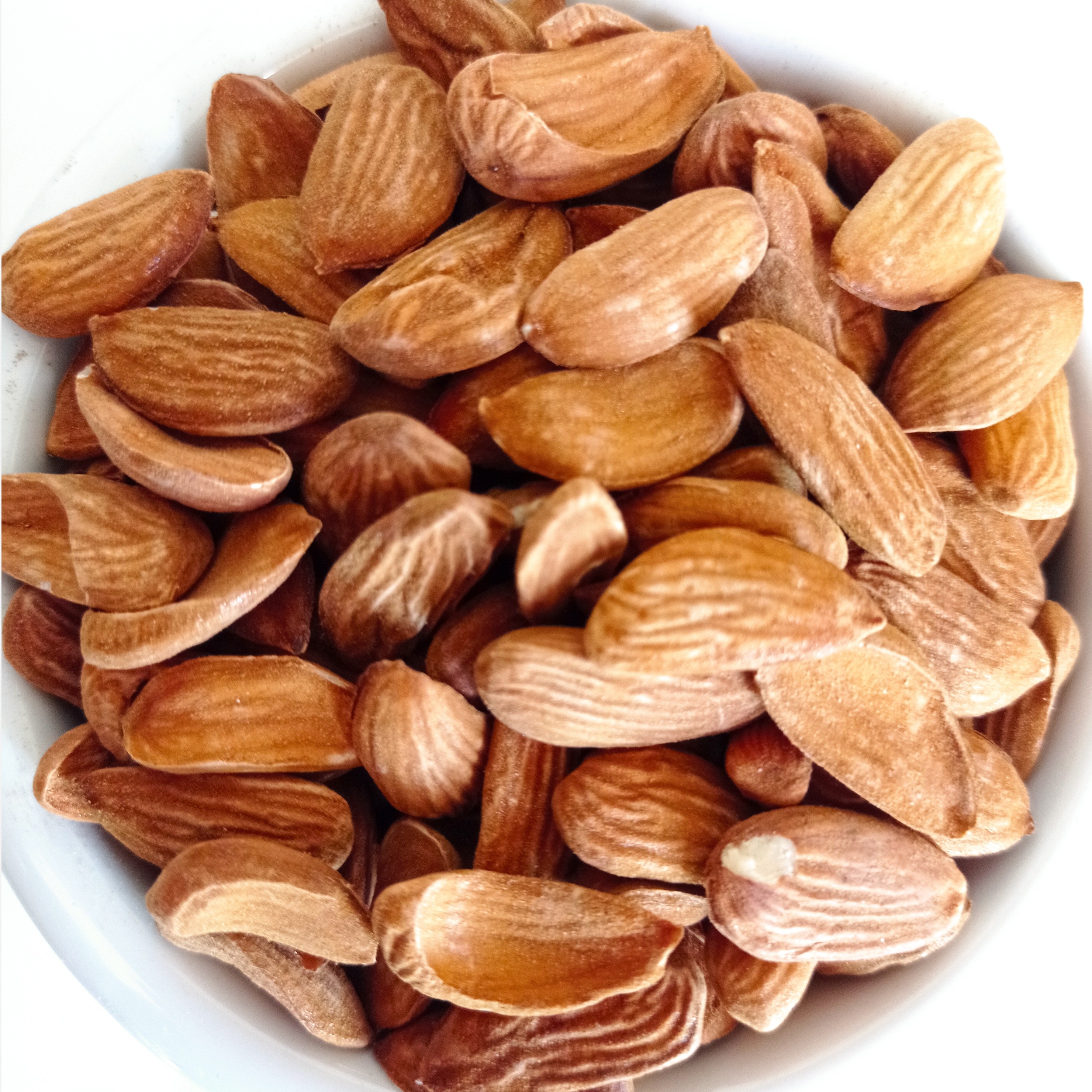 مغز بادام درختی ایرانی خام 250 گرمی داهمان