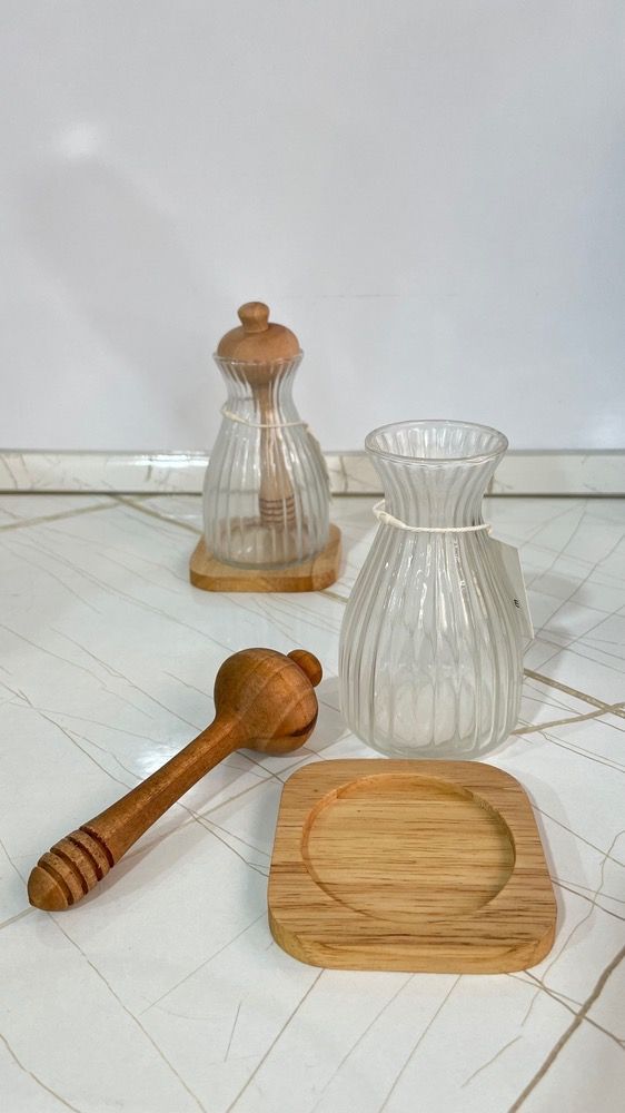 ظرف عسل شیشه ای زیره چوبی دار