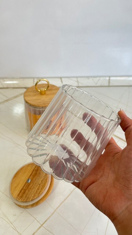 بانکه شیشه ای در چوب هرمی